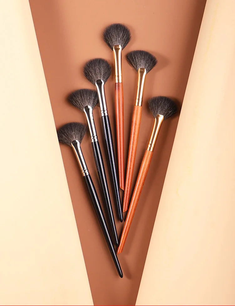 1 piece Small Fan Makeup brushes Highlighter Nose shadow Make up brush Blusher contour exquisite beauty tools Goat hair