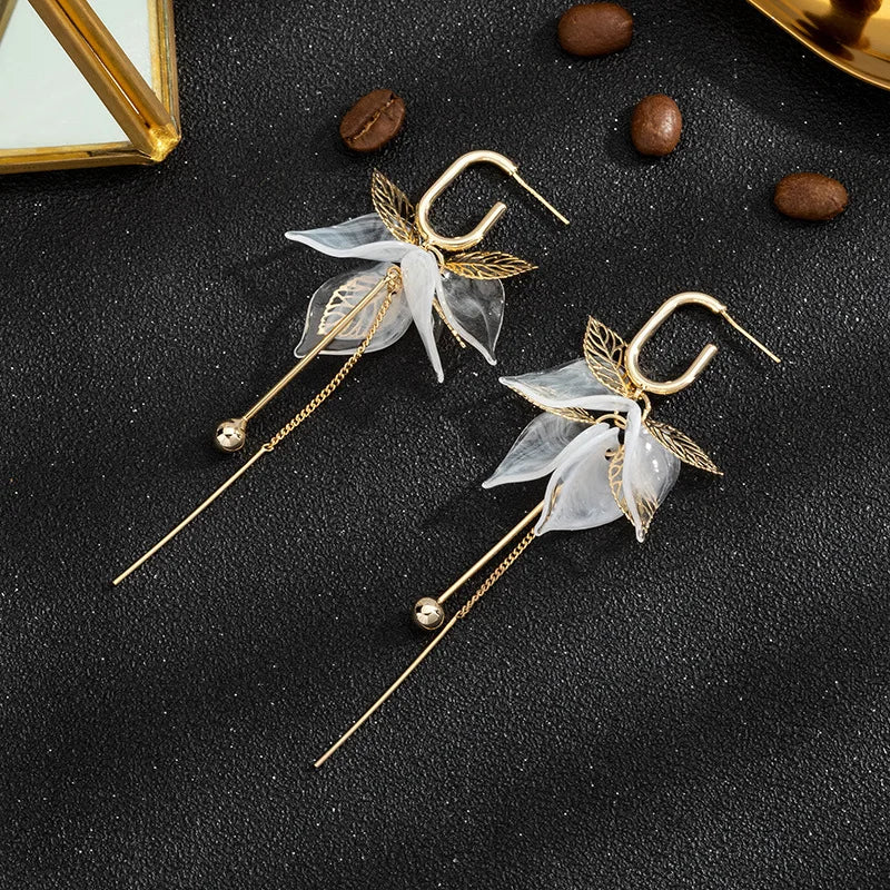 2021 New Arrival Acrylic Trendy Simple Leaf Long Tassel Dangle Earrings For Women Fashion Geometric Gold Color Metal Party