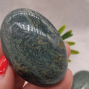 1pcs  Natural Peacock Eye Stone Green Malachite Palm Stone Raw Gemstone Crystal Meditation Healing Energy Mineral