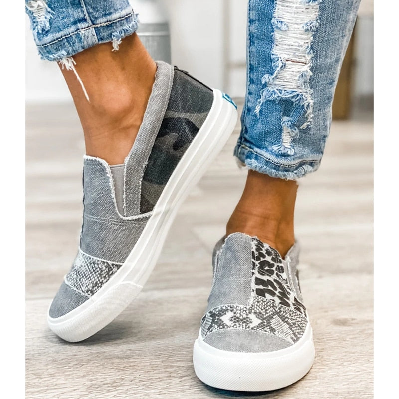 Women Canvas Shoes Fashion Snake Printed Luxury Gladiator Flats Shoes Round Head Casual Female Footwear Ladies Sneakers Zapatos