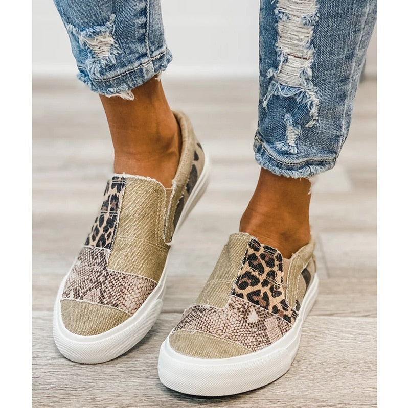 Women Canvas Shoes Fashion Snake Printed Luxury Gladiator Flats Shoes Round Head Casual Female Footwear Ladies Sneakers Zapatos