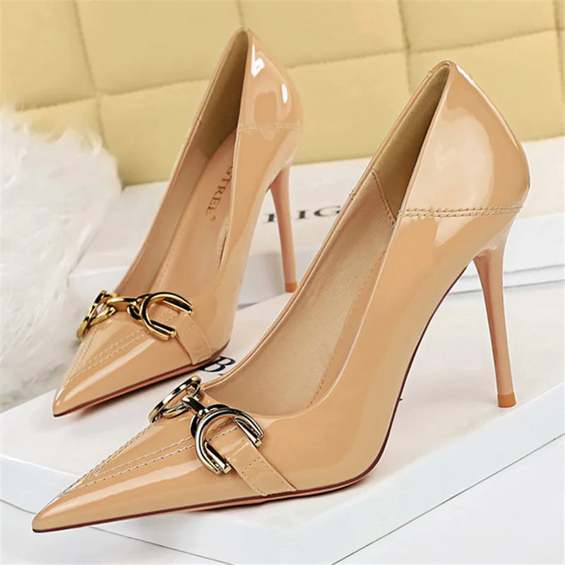 Women 7cm 10cm High Heels Wedding Replica Pumps Lady Luxury Designer Metal Chain Buckle Low Heels Stiletto Nude Green Prom Shoes