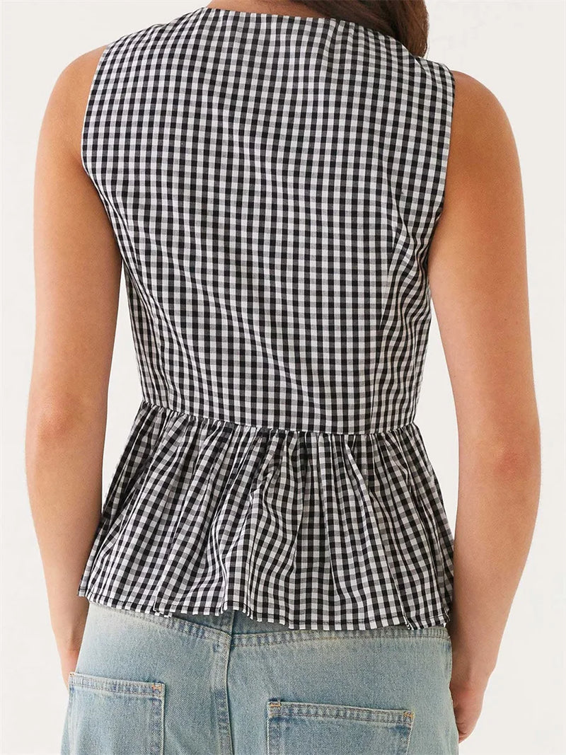 Stylish Halter Neck Crop Top Fashionable Sleeveless Checkered Blouse for Casual Outings and Nightlife Events