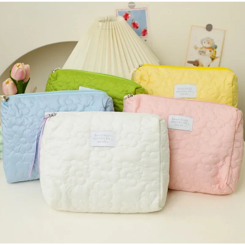 2024 New Flower Pattern Women Makeup Bag Toiletries Cosmetic Organizer Zipper Bag Travel Wash Pouch Cosmetic Bag Make Up Bags