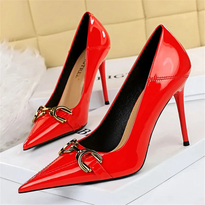 Women 7cm 10cm High Heels Wedding Replica Pumps Lady Luxury Designer Metal Chain Buckle Low Heels Stiletto Nude Green Prom Shoes