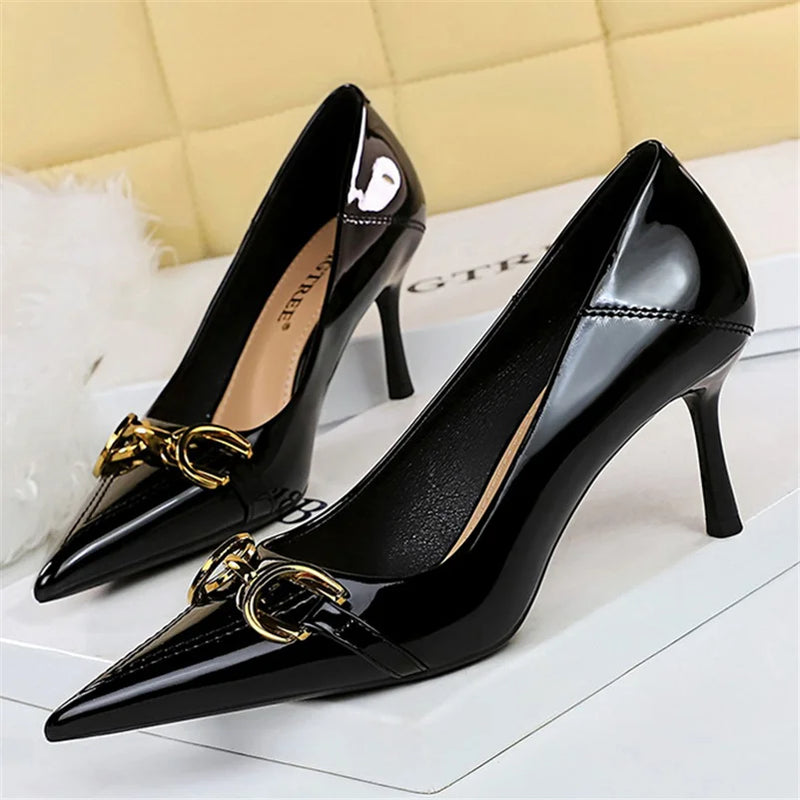 Women 7cm 10cm High Heels Wedding Replica Pumps Lady Luxury Designer Metal Chain Buckle Low Heels Stiletto Nude Green Prom Shoes