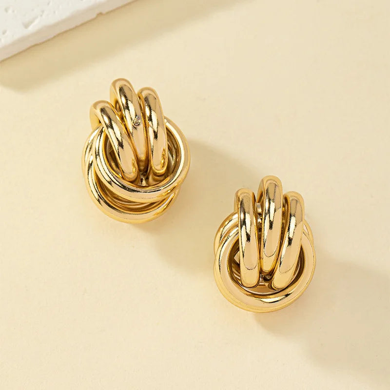 Fashion Round Metal Circle Earrings for Women Round Statement Stud Earring Vintage Golden Color Party Punk Jewelry Birthday Gift