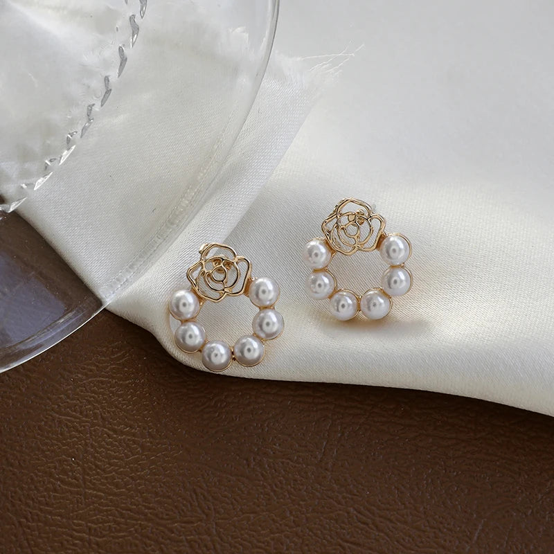 Round Wreath Bow Pearl Stud Earrings Elegant Trend Fashion Korean Women Jewelry Simple Pearl Stud Earrings Small Zircon Ear Clip