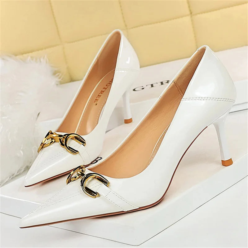 Women 7cm 10cm High Heels Wedding Replica Pumps Lady Luxury Designer Metal Chain Buckle Low Heels Stiletto Nude Green Prom Shoes