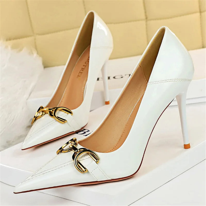 Women 7cm 10cm High Heels Wedding Replica Pumps Lady Luxury Designer Metal Chain Buckle Low Heels Stiletto Nude Green Prom Shoes