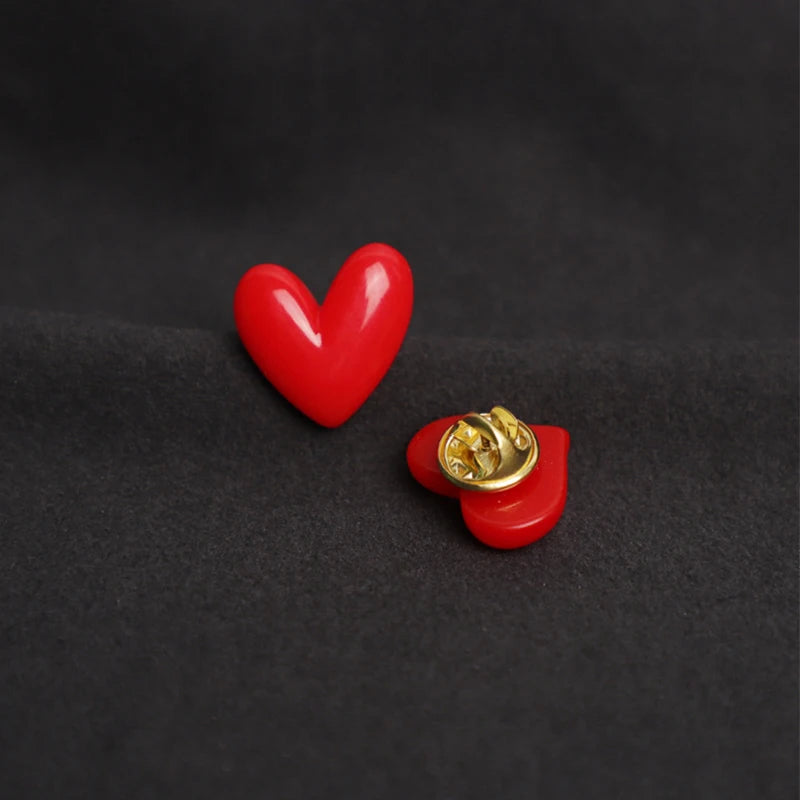 Mini Love Heart Brooches Cute Resin Red Heart Shape Brooch Women Men Clothes Lapel Pins Bags Hats Badges Couple Jewelry Gifts