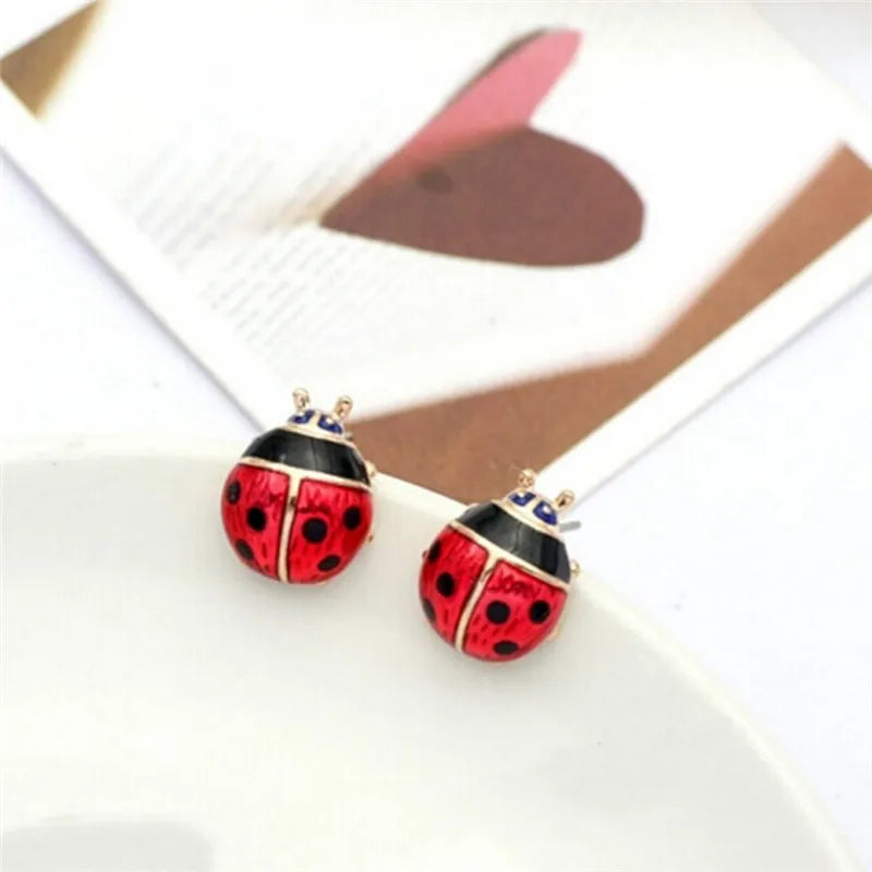 1Pair Insert Earrings Exquisite Paint Stud Earrings Red Oil Ladybug Ear Studs Fashion Handmade Animal Rhinestone Female Jewelry