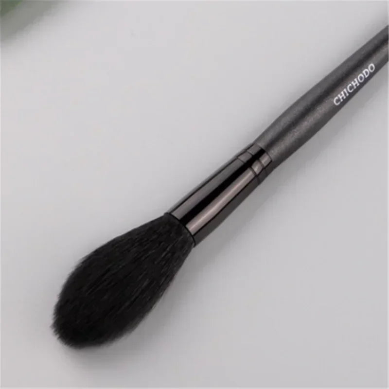 Long Handle Professional Makeup Brushes Powder Brush Face Makeup Highlighter Blush Blending Brush Concealer Beauty Tools
