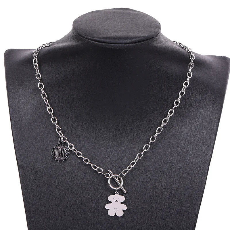 Trendy hip-hop love teddy bear pendant necklace, personalized, simple and versatile, niche design, collarbone chain