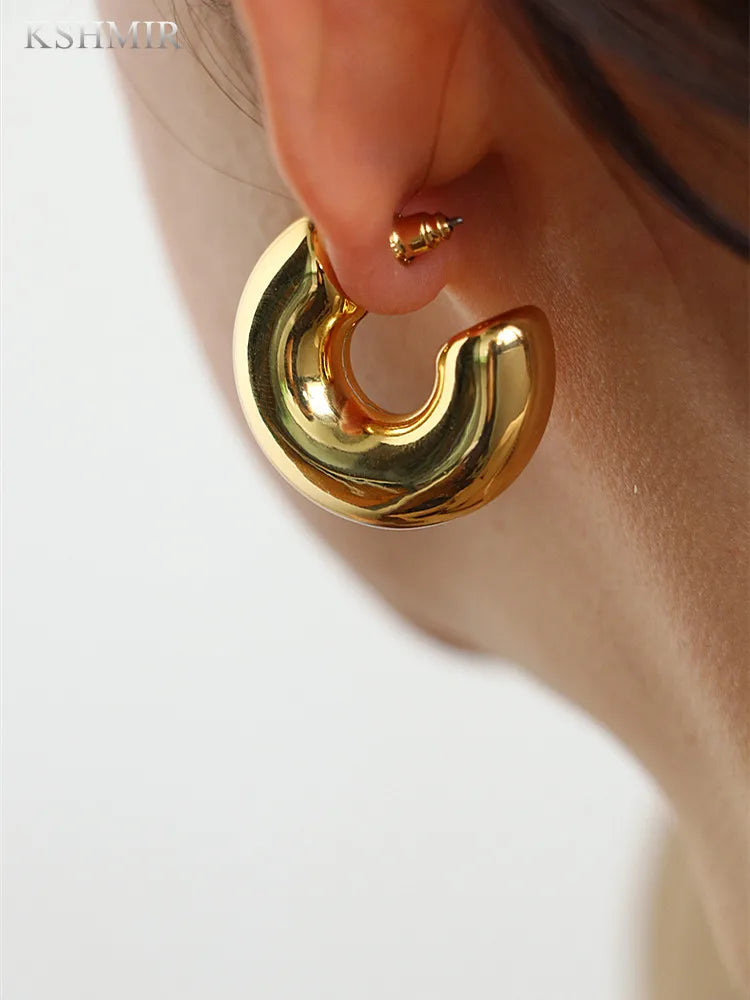European and American fashion temperament circle hollow earrings INS high sense simple gold plated earrings for women