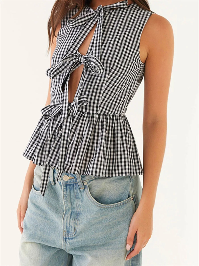 Stylish Halter Neck Crop Top Fashionable Sleeveless Checkered Blouse for Casual Outings and Nightlife Events