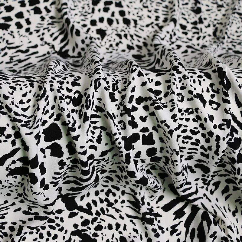 1 meter X 1.5 meter Soft Fashions Dress Material Fabric 95% Polyeter 5% Spandex Leopard Pattern