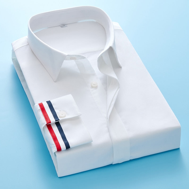 Ropa de hombre Camisas blancas y negras clásicas Ropa coreana Camisa con tapeta cubierta Formal de negocios Camisas de manga larga de ajuste estándar