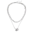 Retrato retro europeo y americano de collar de cadena gruesa exagerada cadena de doble personalidad cadena de cuello de hip-hop colla corta