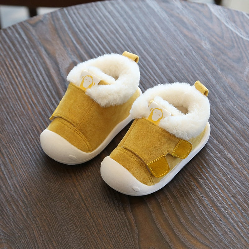 Botas de invierno para niños pequeños, botas de nieve cálidas de felpa para bebés y niñas, zapatos antideslizantes de fondo suave para exteriores cómodos para niños