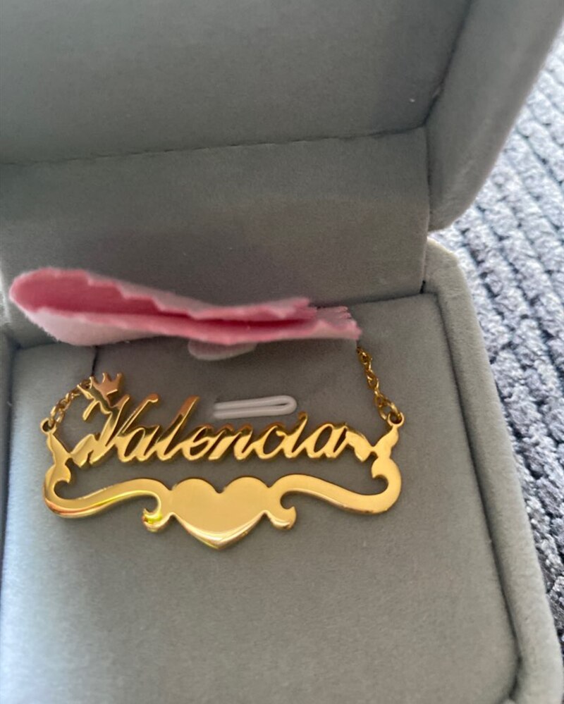 Collar con nombre de mariposa bonito personalizado con corazones de cinta, corona de acero inoxidable, colgante con placa de identificación, collar para mujer, regalos de cumpleaños