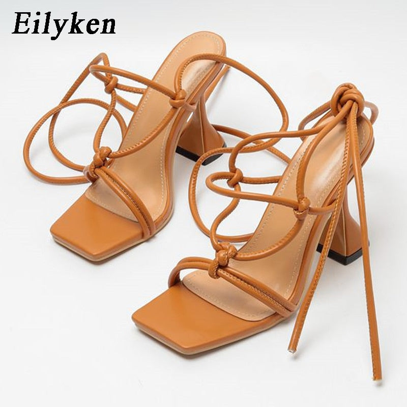 Eilyken 2022 Sommer schmales Band Knöchelriemen Damen High Heels Riemchensandalen quadratischer Kopf weiblich seltsame Art Damenschuhe