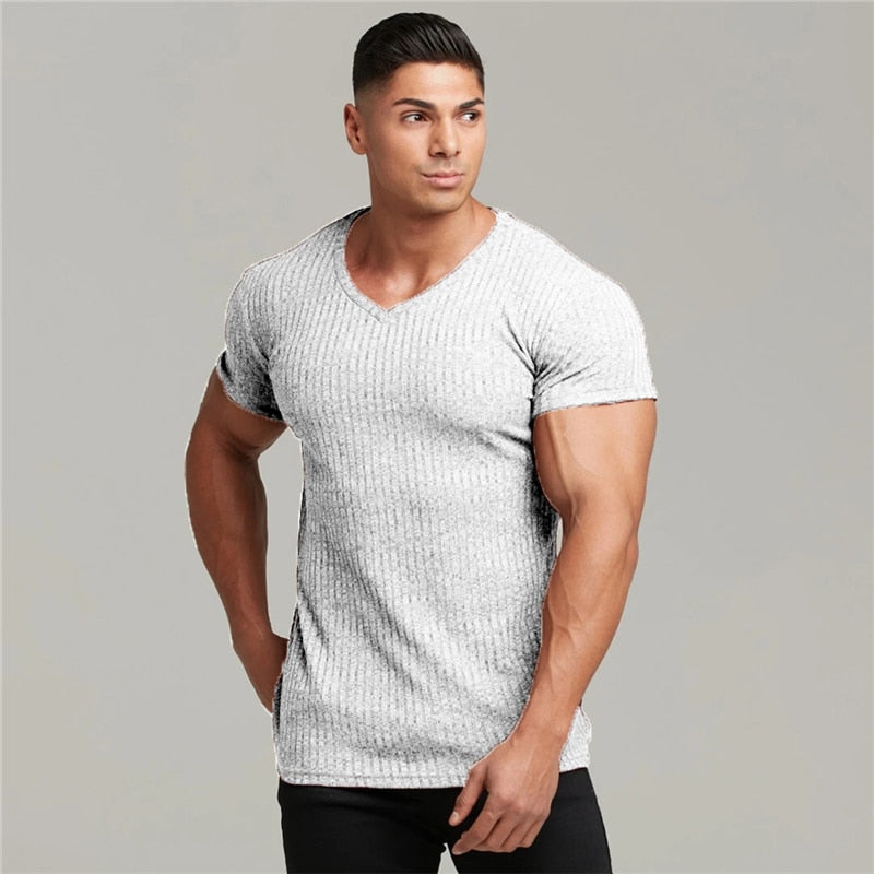 Camiseta de manga corta con cuello de pico para hombre, camiseta de tiras deportivas ajustadas para Fitness, camisetas de moda sólidas para hombre, ropa de gimnasio de punto de verano