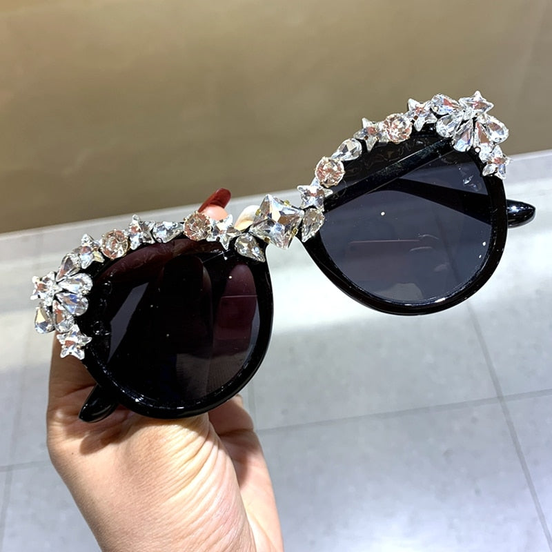 Neue Art und Weise Sonnenbrille Frauen Cat Eye Oversize Sonnenbrille Männer Luxus Kristall Vintage Brillen Zubehör UV400