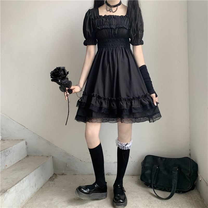 Japanische Harajuku Dark Style Sommer Neue Kleider Vintage Quadratischer Kragen Spitze Puffärmel Kleid Sweety Ruffles Hepburn Schwarzes Kleid