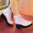 JIALUOWEI New Style Unisex Schuhe Punk Keilabsatz 7cm Pink Holographic Leder Halloween Kostüme Gothic Stiefeletten