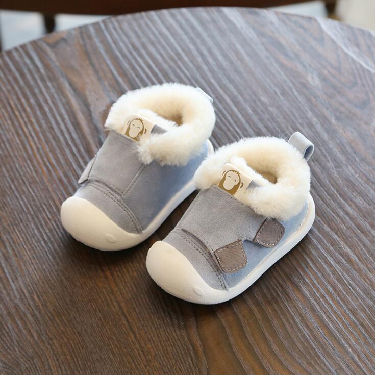 Botas de invierno para niños pequeños, botas de nieve cálidas de felpa para bebés y niñas, zapatos antideslizantes de fondo suave para exteriores cómodos para niños