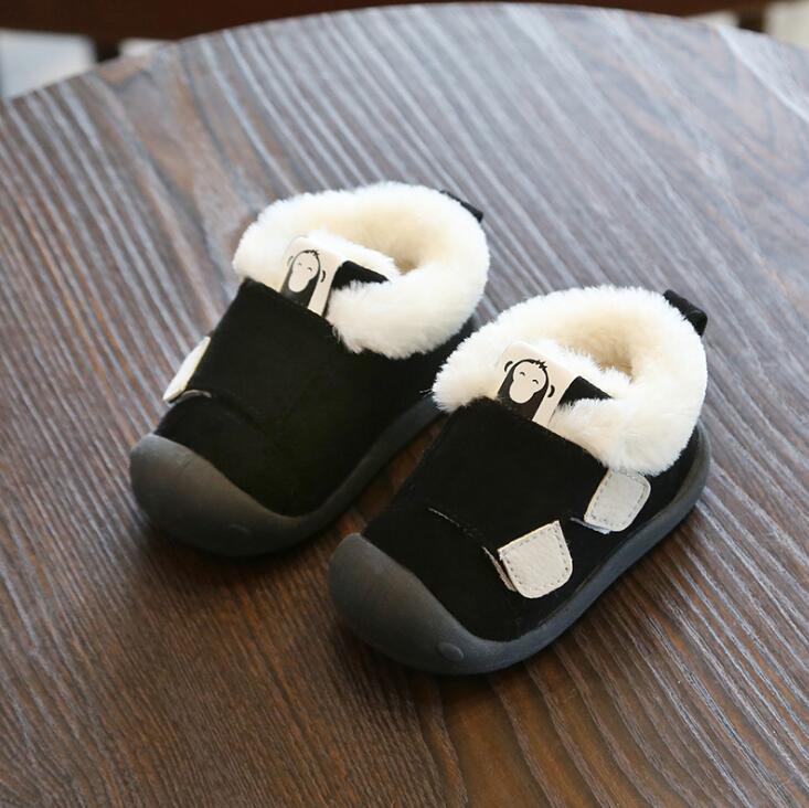 Botas de invierno para niños pequeños, botas de nieve cálidas de felpa para bebés y niñas, zapatos antideslizantes de fondo suave para exteriores cómodos para niños