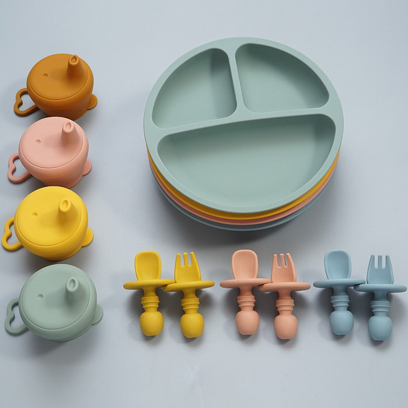 Accesorios para bebés, plato de cena de silicona para alimentación de niños pequeños, cuchara tenedor infantil suave impermeable con cubierta de taza de silicona portátil para niños