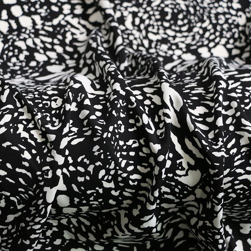 1 meter X 1.5 meter Soft Fashions Dress Material Fabric 95% Polyeter 5% Spandex Leopard Pattern