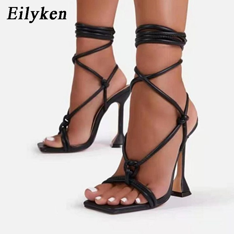 Eilyken 2022 Sommer schmales Band Knöchelriemen Damen High Heels Riemchensandalen quadratischer Kopf weiblich seltsame Art Damenschuhe