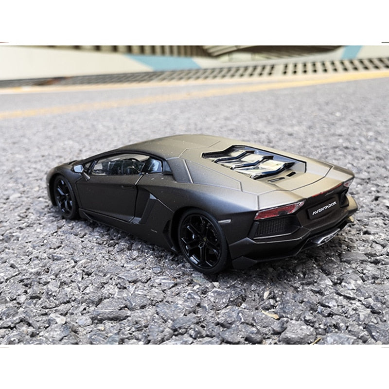 WELLY 1:24 Lamborghini Aventador LP700-4  Car Alloy Sports Car Model Diecast  Tail Car Wheels Toys For Children