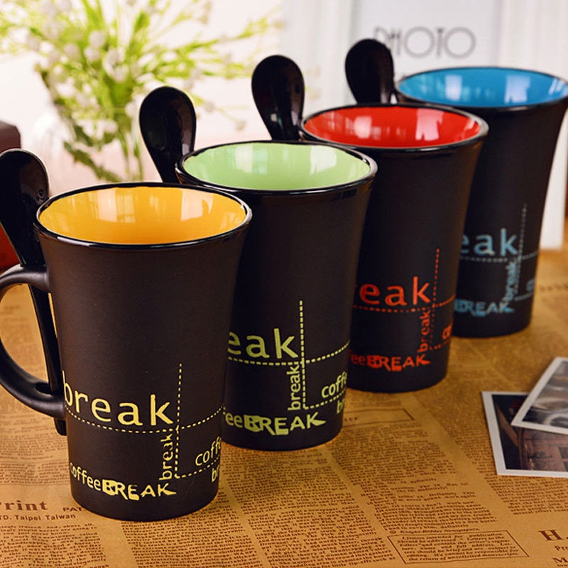 Neue einfache Keramik-Kaffeetasse mit Löffel, Henkelbecher, kreative Persönlichkeit, niedliche Tasse, Kaffeetassen, Trinkgeschirr für die Küche