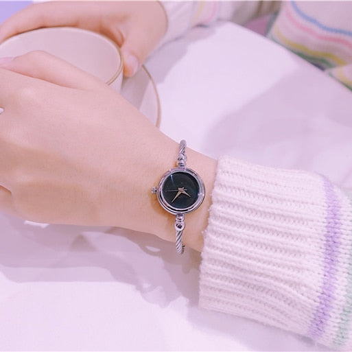Keine Skala Minimalistische Frauen Kreative Uhren Luxus Mode Kunst Wilde Weibliche Armbanduhr Damen Quarz Armbanduhren Geschenke