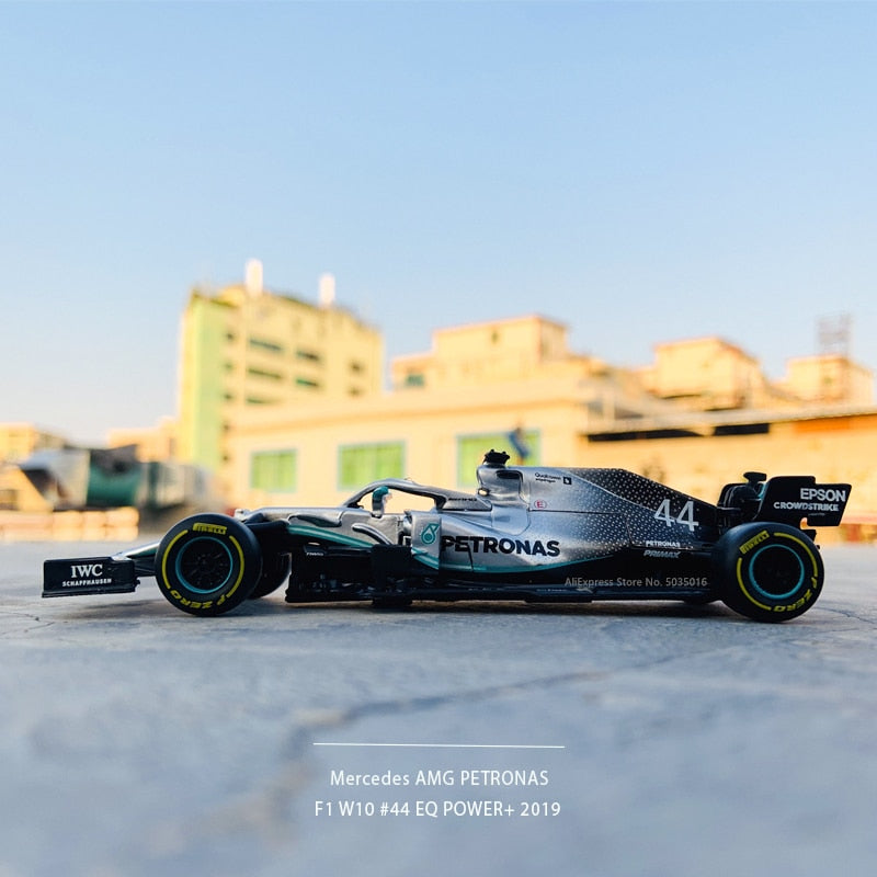 Bburago 1:43 Mercedes-Benz Team Lewis Hamilton W10-44 SF90 RB F1 Rennformelauto Statische Simulation Modellauto aus Druckgusslegierung