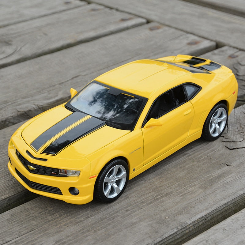 Maisto 1:24 2010 Chevrolet Camaro Sports Car Static Die Cast Vehicles Collectible Model Car Toys