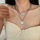 Retrato retro europeo y americano de collar de cadena gruesa exagerada cadena de doble personalidad cadena de cuello de hip-hop colla corta