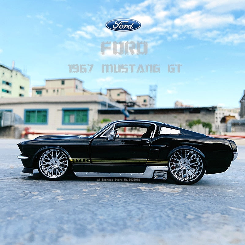 Maisto 1:24 Neuer heißer Verkauf 1967 Ford Mustang GT Simulation Legierung Automodell Handwerk Dekoration Sammlung Spielzeug Werkzeuge Geschenk