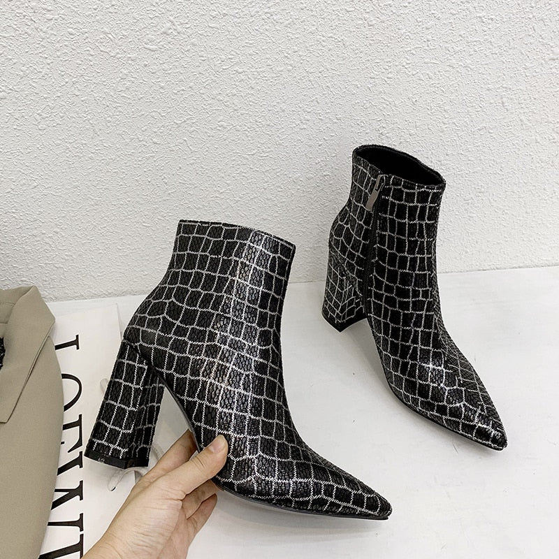 Nuevos botines de serpiente de calidad de invierno para mujer, botas de tacón alto con punta en pico, zapatos de moda con cremallera simple para mujer, primavera 2019 32-43