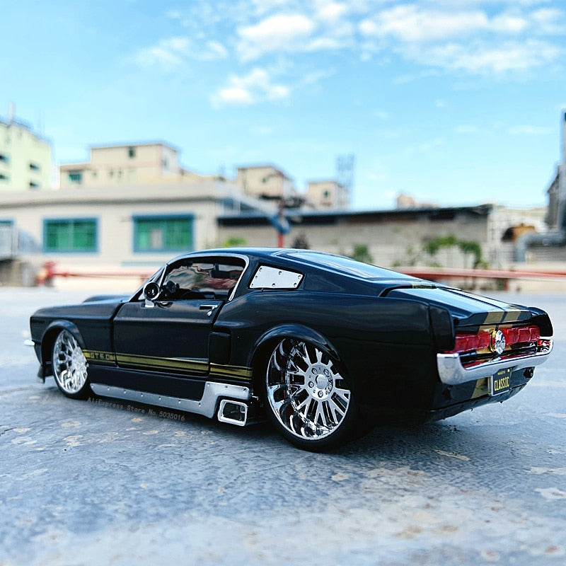 Maisto 1:24 Neuer heißer Verkauf 1967 Ford Mustang GT Simulation Legierung Automodell Handwerk Dekoration Sammlung Spielzeug Werkzeuge Geschenk