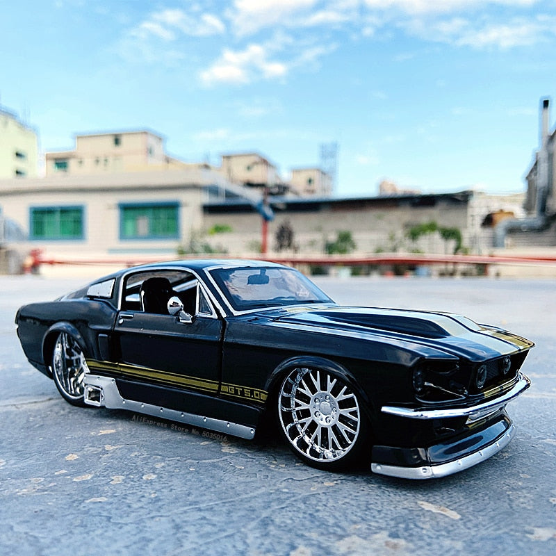 Maisto 1:24 nueva gran oferta 1967 Ford Mustang GT aleación de simulación coche en miniatura decoración para manualidades colección juguete herramientas regalo