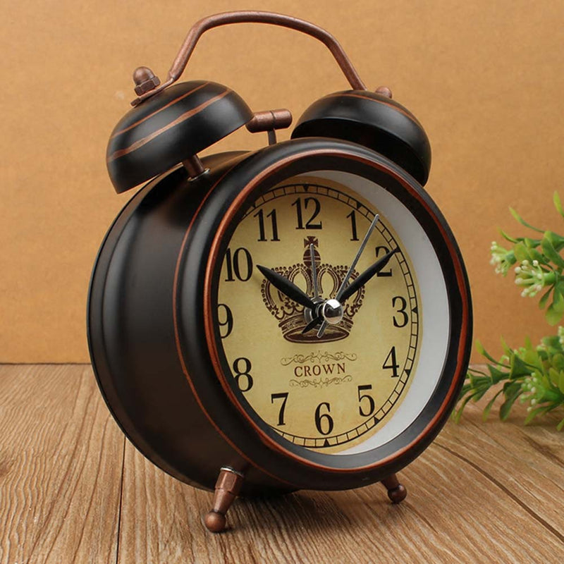 Reloj despertador con luz nocturna Vintage, reloj despertador de Metal Retro europeo, reloj de mesa con aguja silenciosa para cabecera, campana que suena en la cama