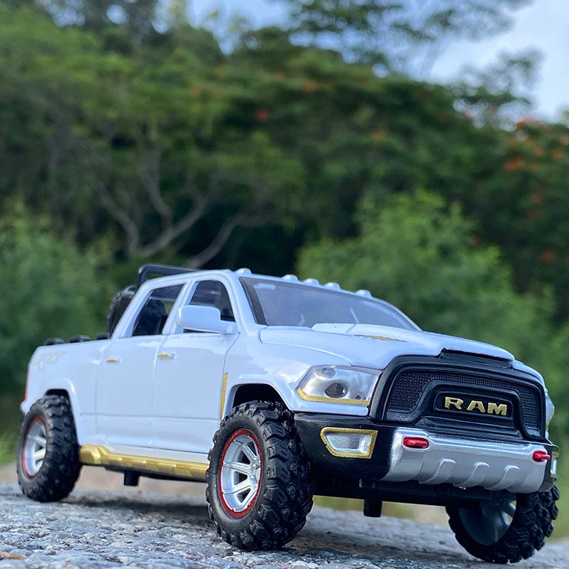 1:32 modelo de coche de aleación de simulación nuevo Dodge Ram TRX Pickup modelo de coche de Metal sonido y luz tirar hacia atrás niños juguete coche regalos