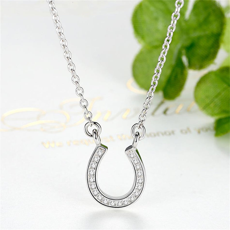 ELESHE Fashion New Lucky Hufeisen Anhänger Halskette für Frauen Schmuck Pferd Huf Buchstabe U Zirkonia Halskette weibliches Geschenk