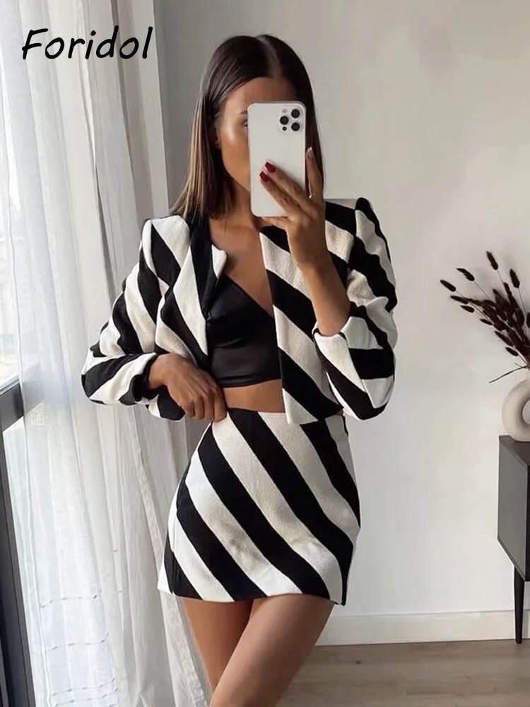 Office Lady Striped Print White Black Elegant Mini Skirt Suits Slim Crop Top Femme Clothing Sets Spring Fashion Retro Suit