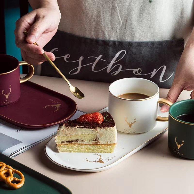 Europäische luxuriöse Keramik mit Goldrand, Kaffeetassen und Untertassen, Löffelsets mit Geschenkbox, Tee, Sojamilch, Frühstücksbecher, Dessertteller